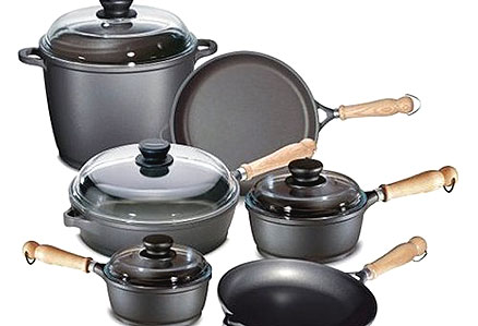 Aluminum cookware set consisting of different pots and pans