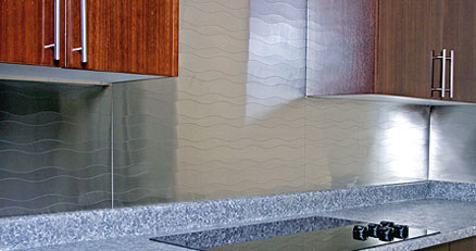 Stainless steel backsplash in the form of large sheets for a seamless look