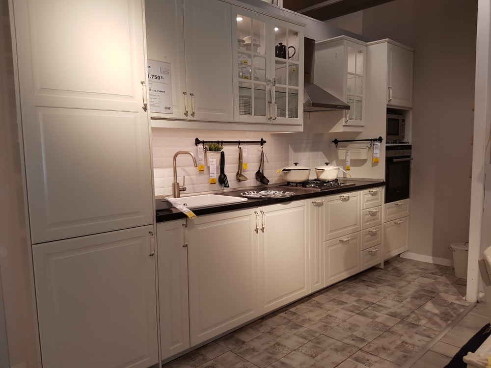 White kitchen cabinets in combination with black countertops