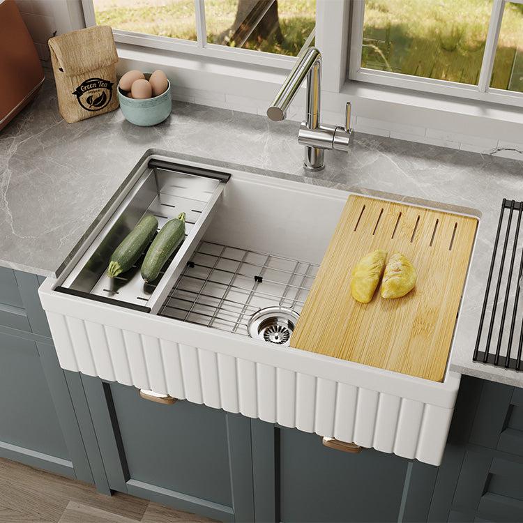 A workstation ledge turns the bowl into prep space without adding countertop.